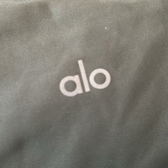 ALO Yoga High-Waist 4 Pocket Utility
Legging Dark Cactus Size S / Exellent - Picture 11 of 11